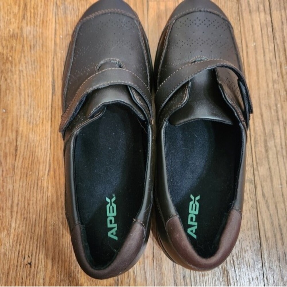 Apex Velcro Brown Shoes Size 9